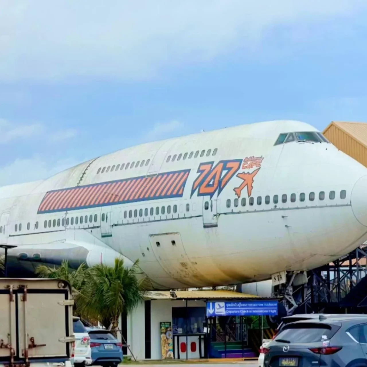 Thread 'Behind the scenes at the 747 Cafe in Bangkok, Thailand'