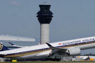 Singapore Airlines Airbus A350-941 9V-SMC at Manchester Airport 03.05.2017